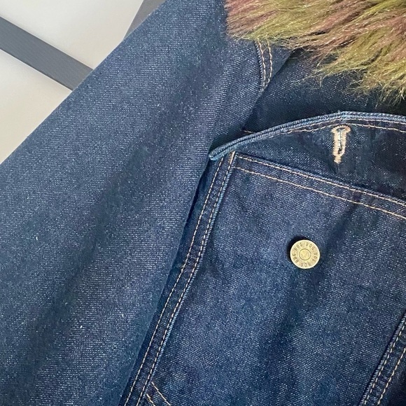 BDG Urban Outfitters Denim trucker w/ faux fur. Size
Medium/ Large - Picture 9 of 15